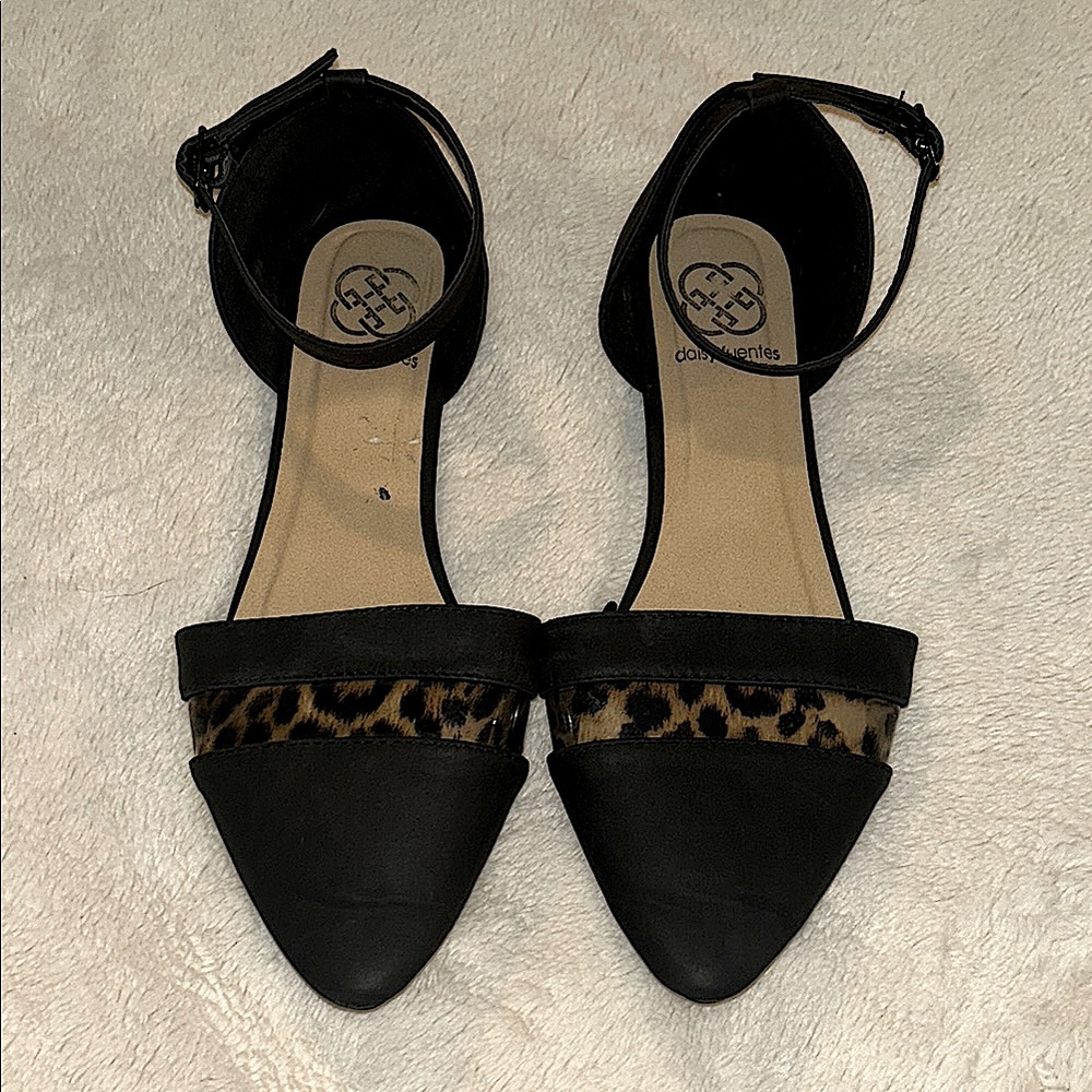 Daisy Fuentes Black and Leopard Print Flats